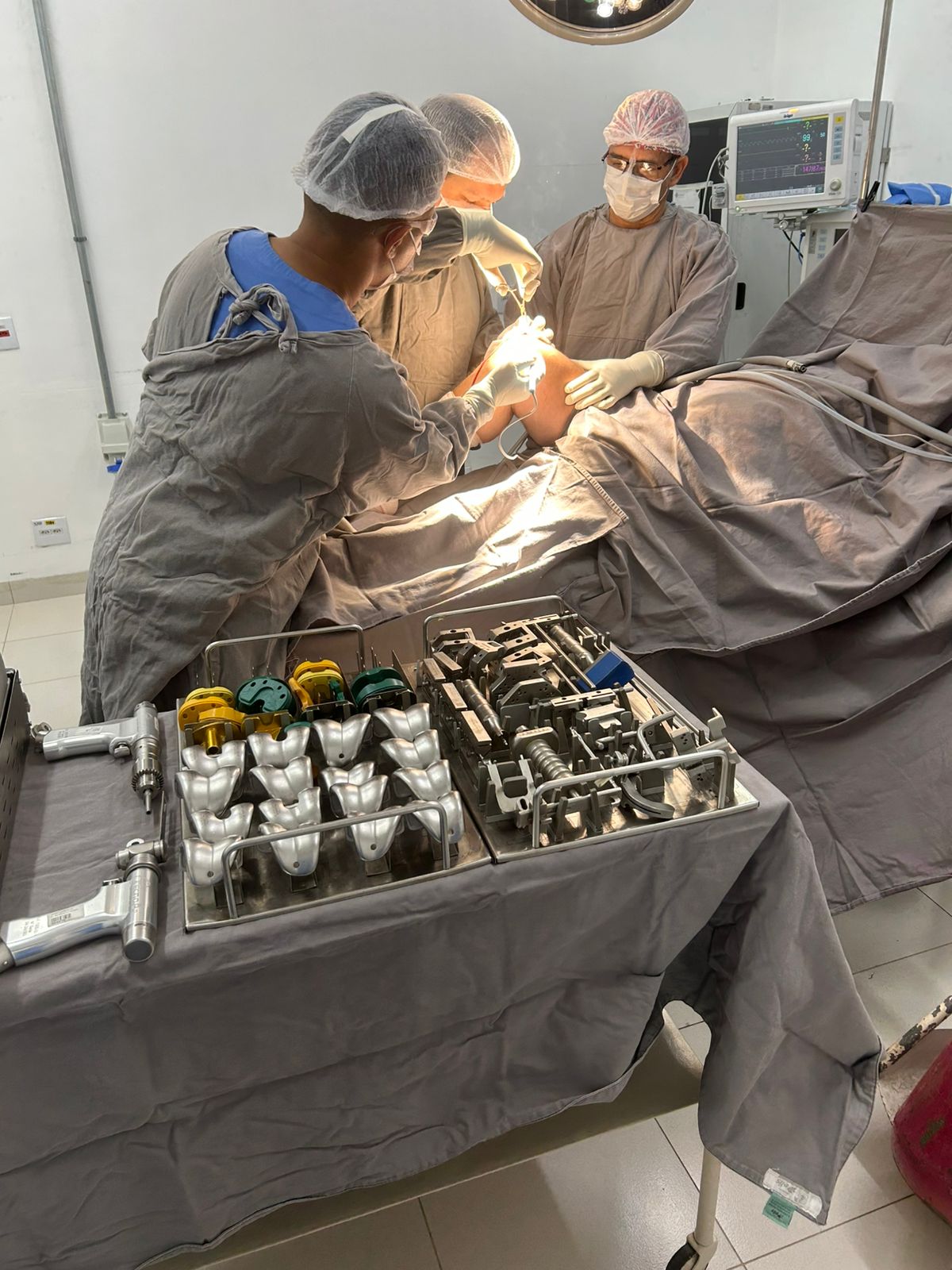 HMH realiza a 1ª cirurgia de prótese de joelho